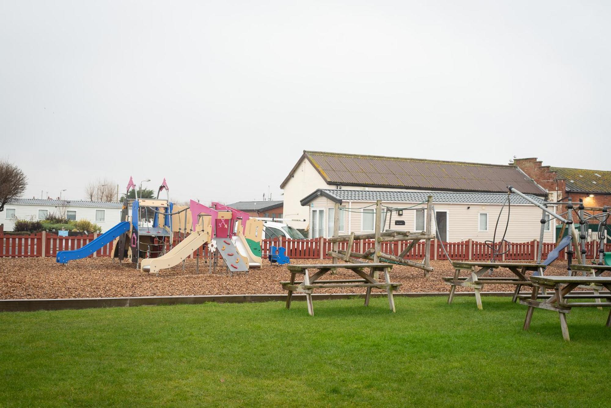 2 Bed Caravan For Hire At Golden Sands In Rhyl Exterior foto
